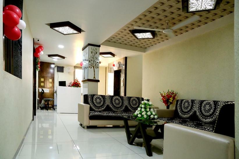 Hotel Shahi Darbar Navsari Eksteriør billede