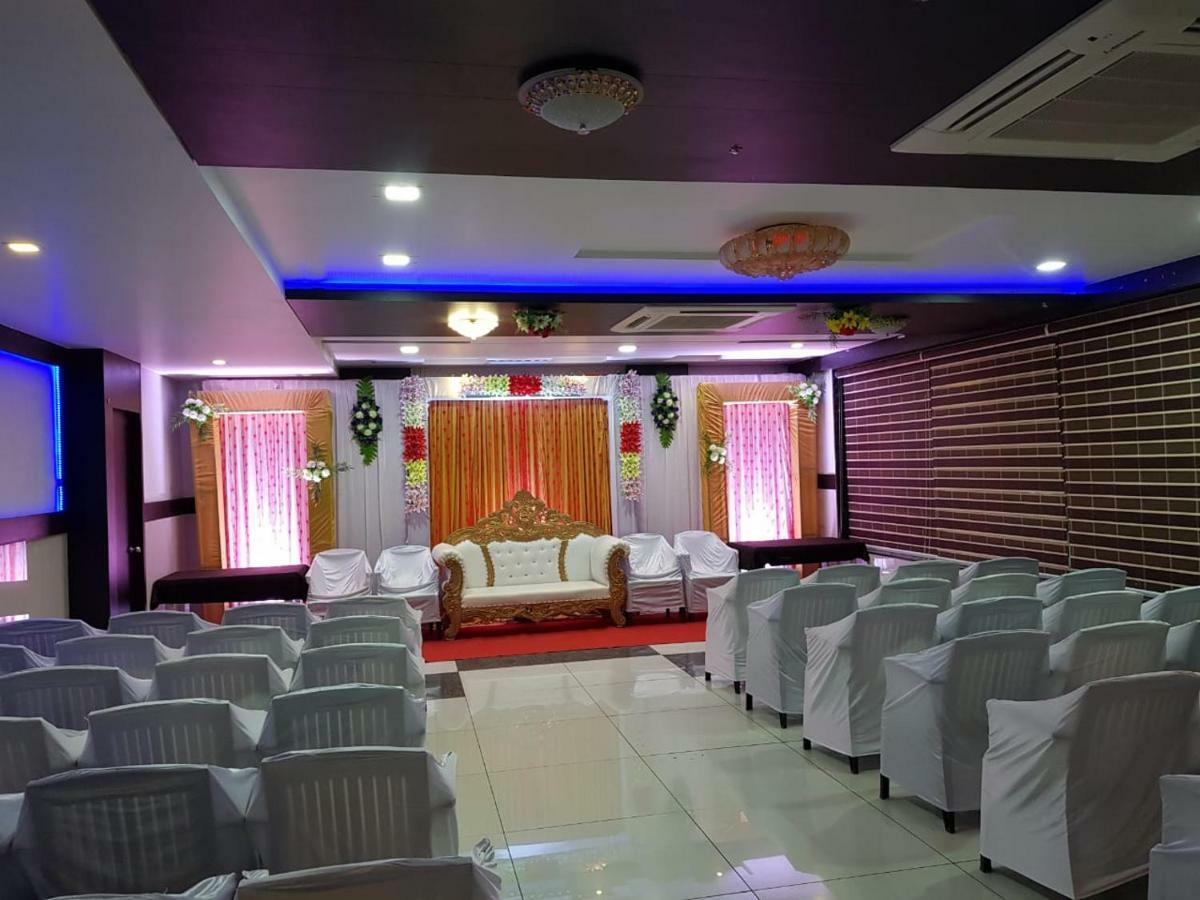 Hotel Shahi Darbar Navsari Eksteriør billede