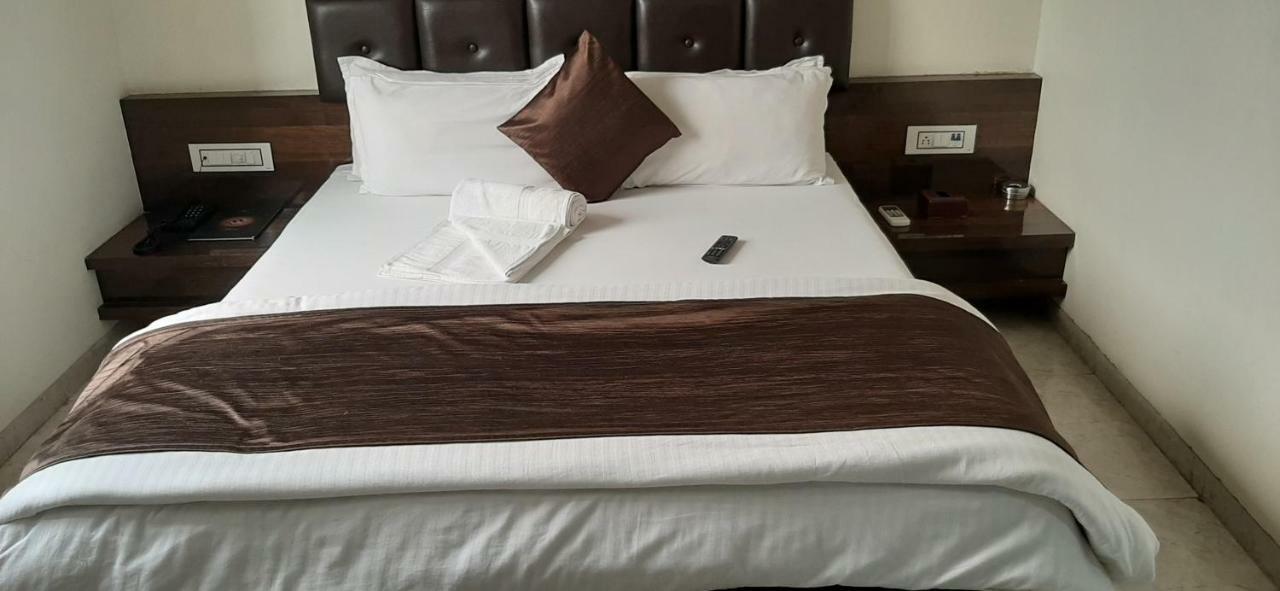 Hotel Shahi Darbar Navsari Eksteriør billede
