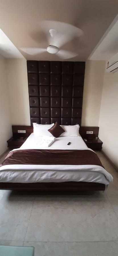 Hotel Shahi Darbar Navsari Eksteriør billede